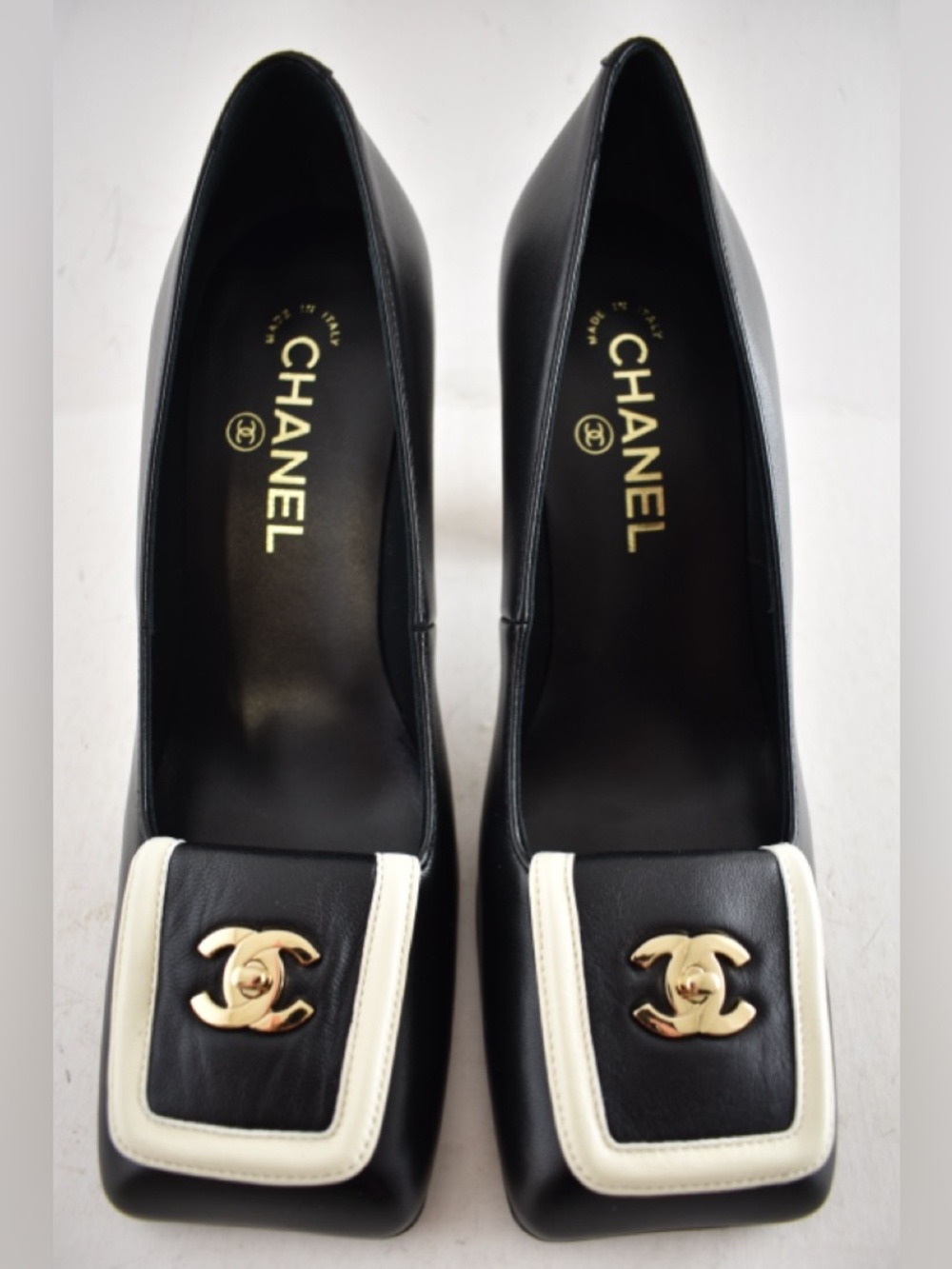 Chanel 26S Blazy Black White Square Turnlock Gold CC Logo Block Heel Pump 38.5 - Picture 10 of 16